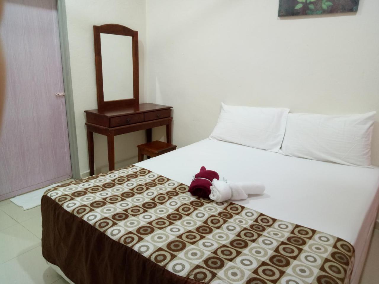 Idul Sunrise View Hotel Pantai Cenang  Exterior photo